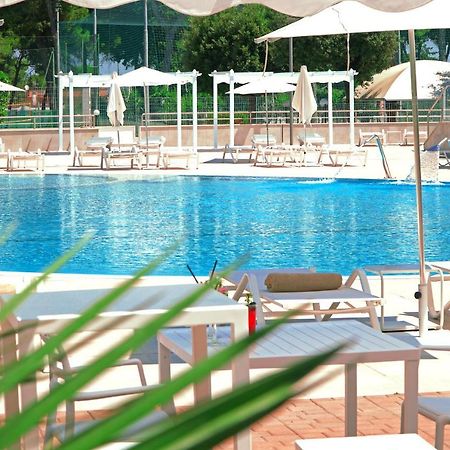 Tursport Aparthotel Taranto Bagian luar foto