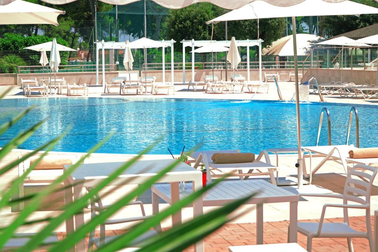 Tursport Aparthotel Taranto Bagian luar foto