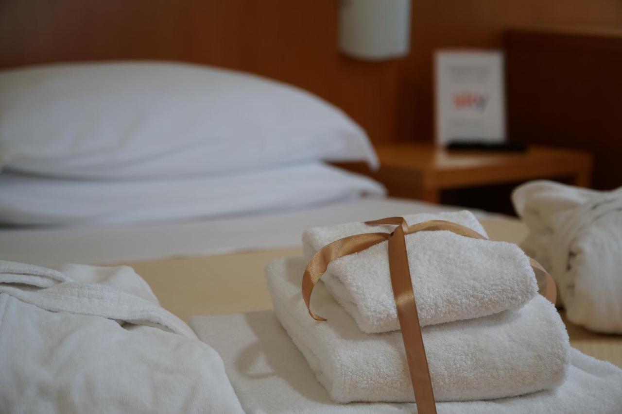 Tursport Aparthotel Taranto Bagian luar foto