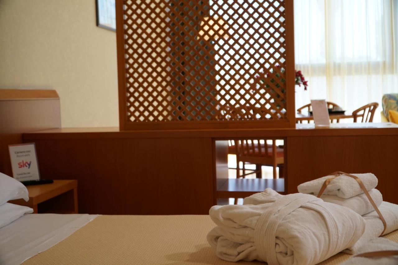 Tursport Aparthotel Taranto Bagian luar foto