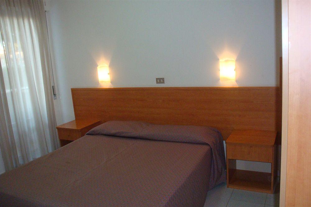 Tursport Aparthotel Taranto Bagian luar foto