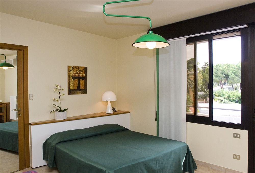 Tursport Aparthotel Taranto Bagian luar foto