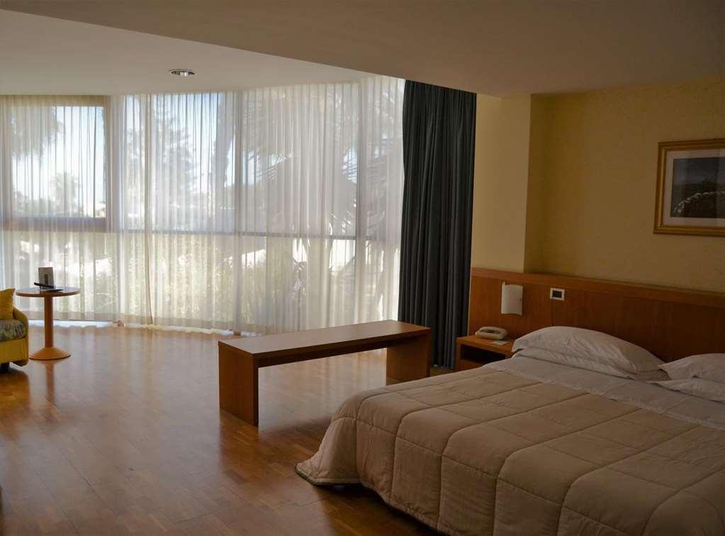 Tursport Aparthotel Taranto Ruang foto