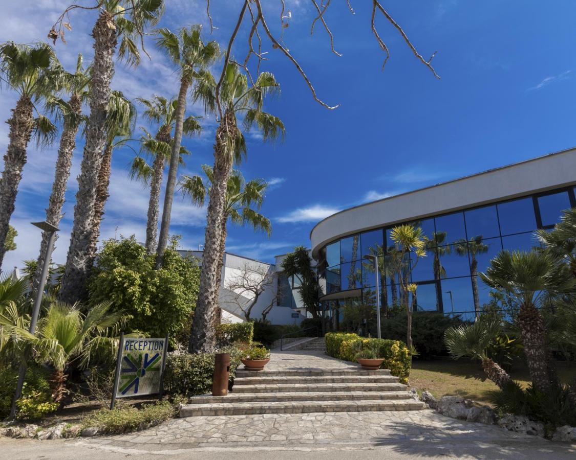 Tursport Aparthotel Taranto Bagian luar foto