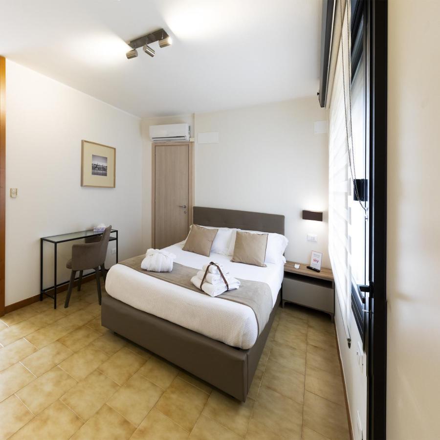 Tursport Aparthotel Taranto Bagian luar foto