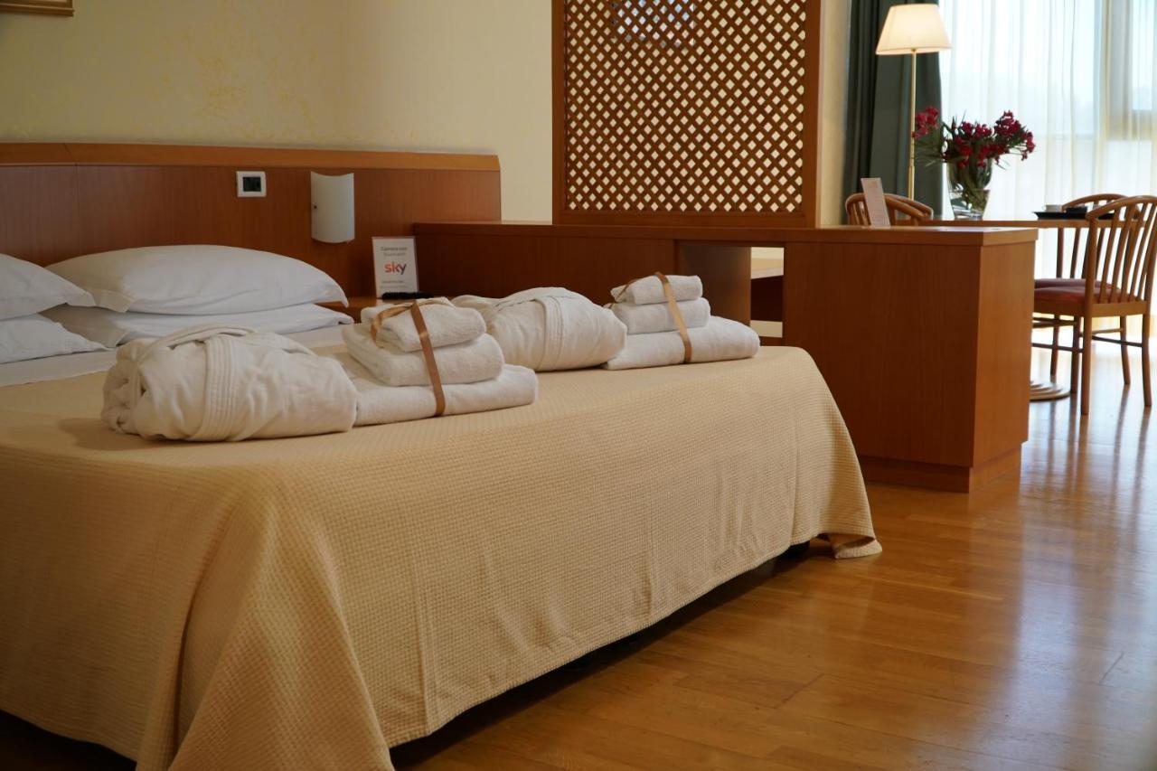 Tursport Aparthotel Taranto Bagian luar foto