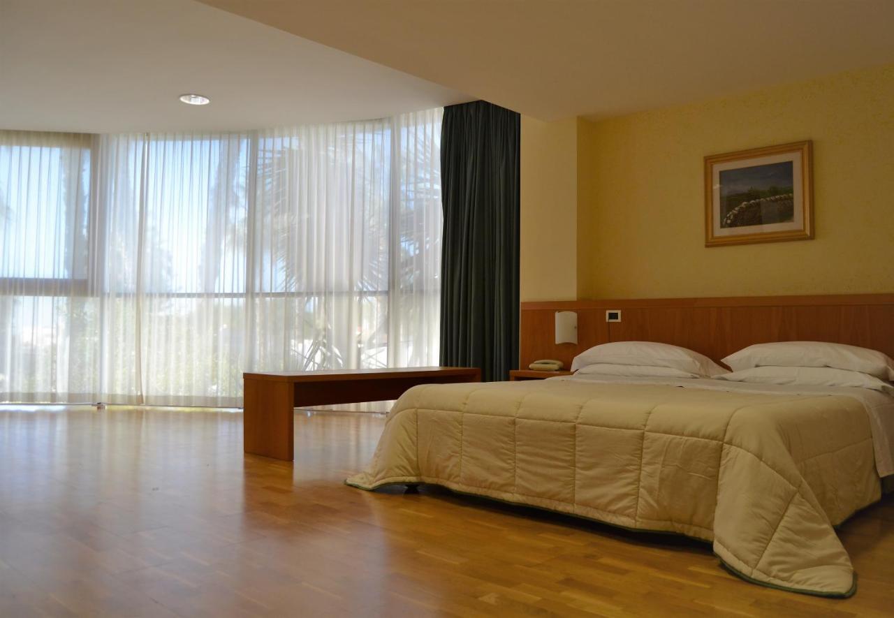 Tursport Aparthotel Taranto Bagian luar foto