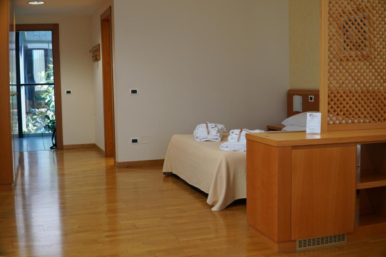 Tursport Aparthotel Taranto Bagian luar foto
