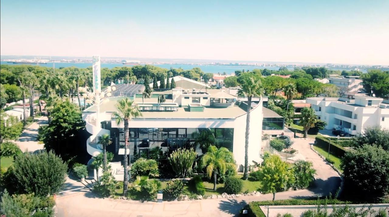 Tursport Aparthotel Taranto Bagian luar foto