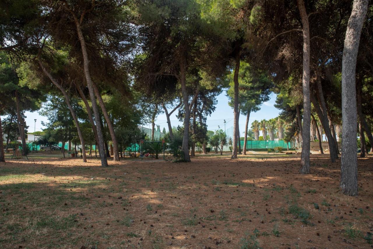 Tursport Aparthotel Taranto Bagian luar foto