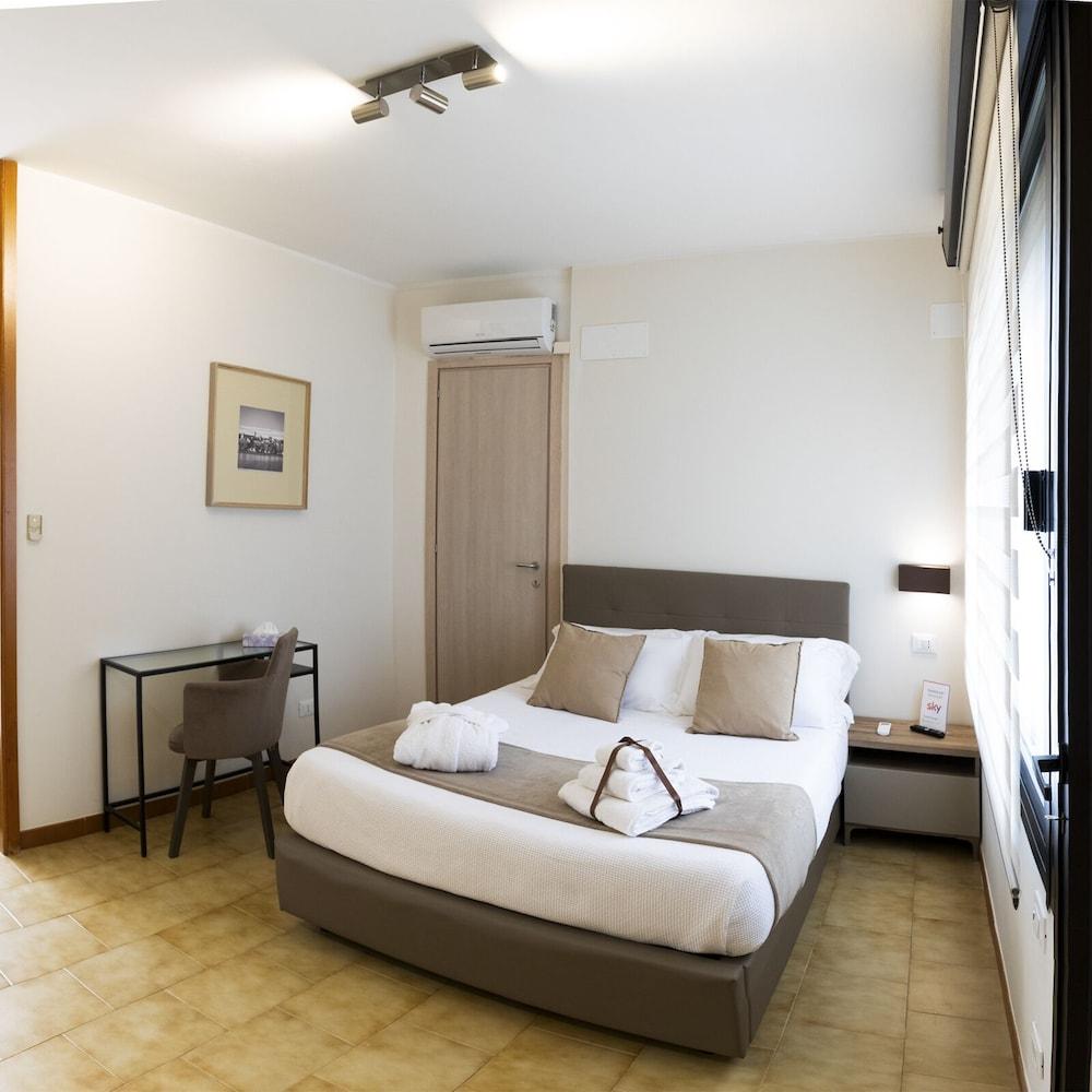 Tursport Aparthotel Taranto Bagian luar foto