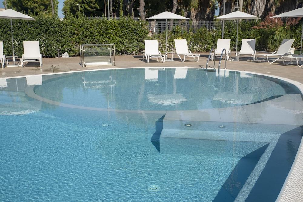 Tursport Aparthotel Taranto Bagian luar foto