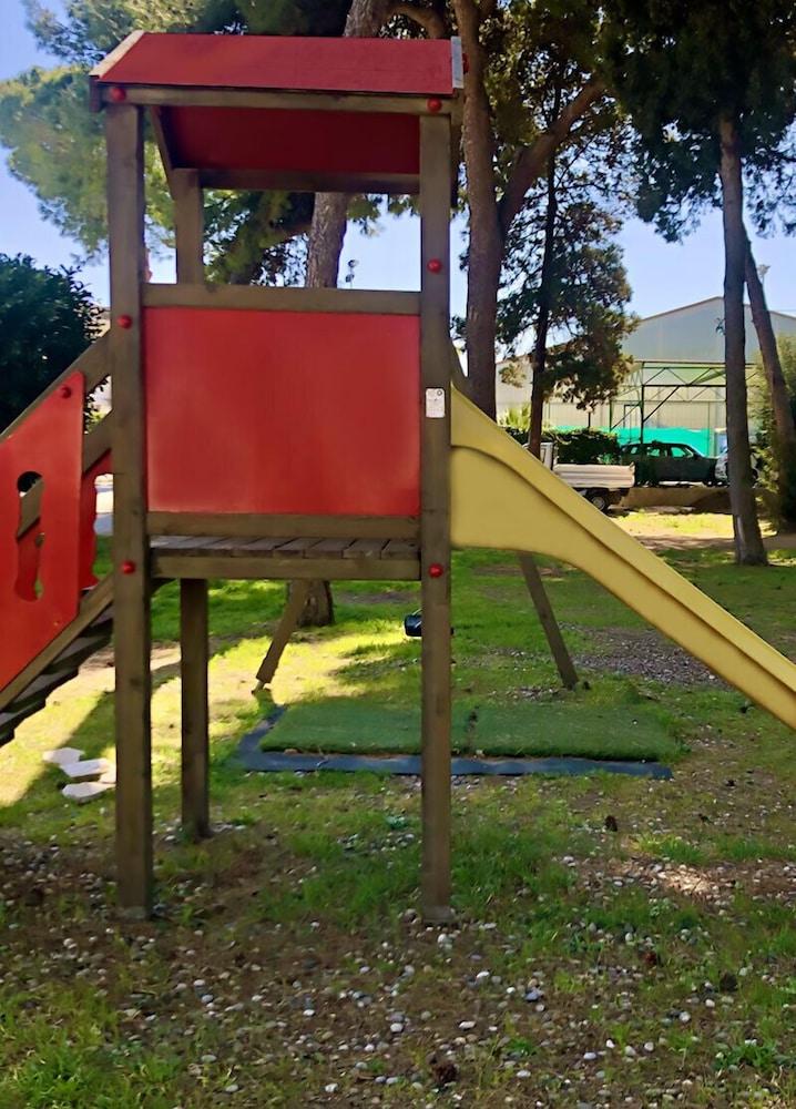 Tursport Aparthotel Taranto Bagian luar foto